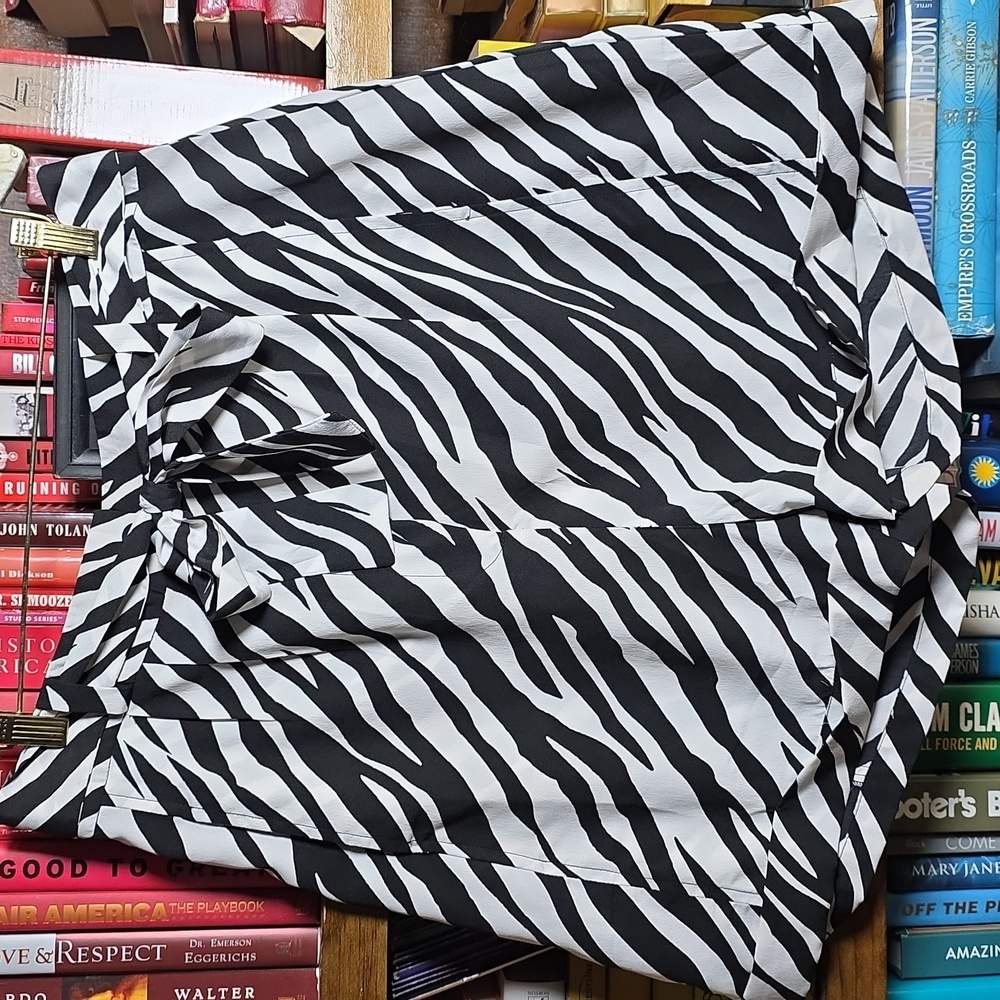 Walter Baker Zebra Shorts, Size 10 - Picture 3 of 10